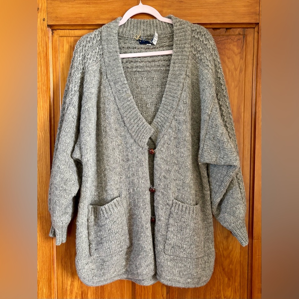 Vintage! 100% Wool! Gorgeously oversized, puffed sleeved Perfection!